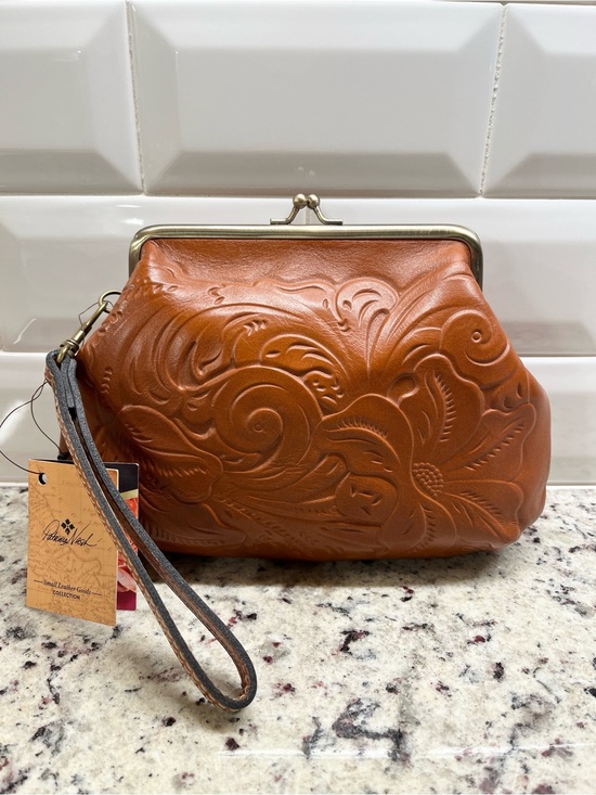 Patricia Nash Handbags - Patricia Nash Floral Kiss Lock Clutch NWT